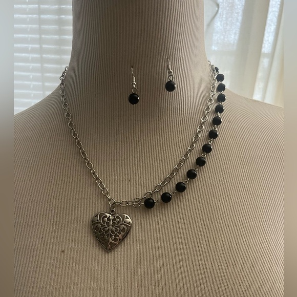 Brand new black and silver beaded necklace with black beaded earrings light - Picture 1 of 3